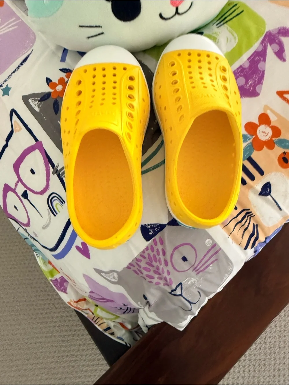 Native Kids Yellow Slip-On Water Shoes with White Toe Caps -Size Toddler 8 -NEW